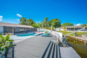 Pool Waterfront Casa del Sol Centrally Located